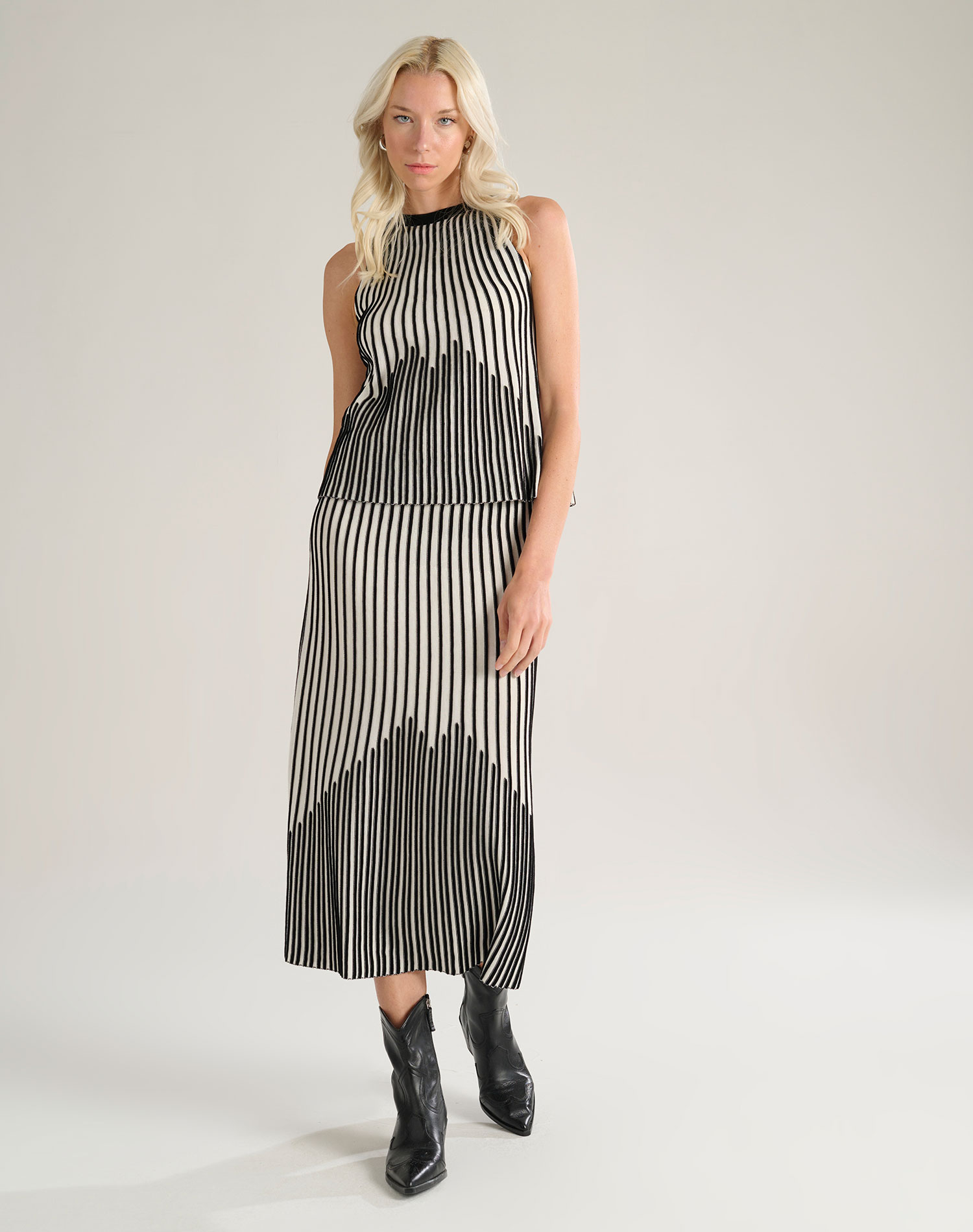 TWO-TONE STRIPED STITCH SKIRT - MA131 - Manila Grace | Official Website