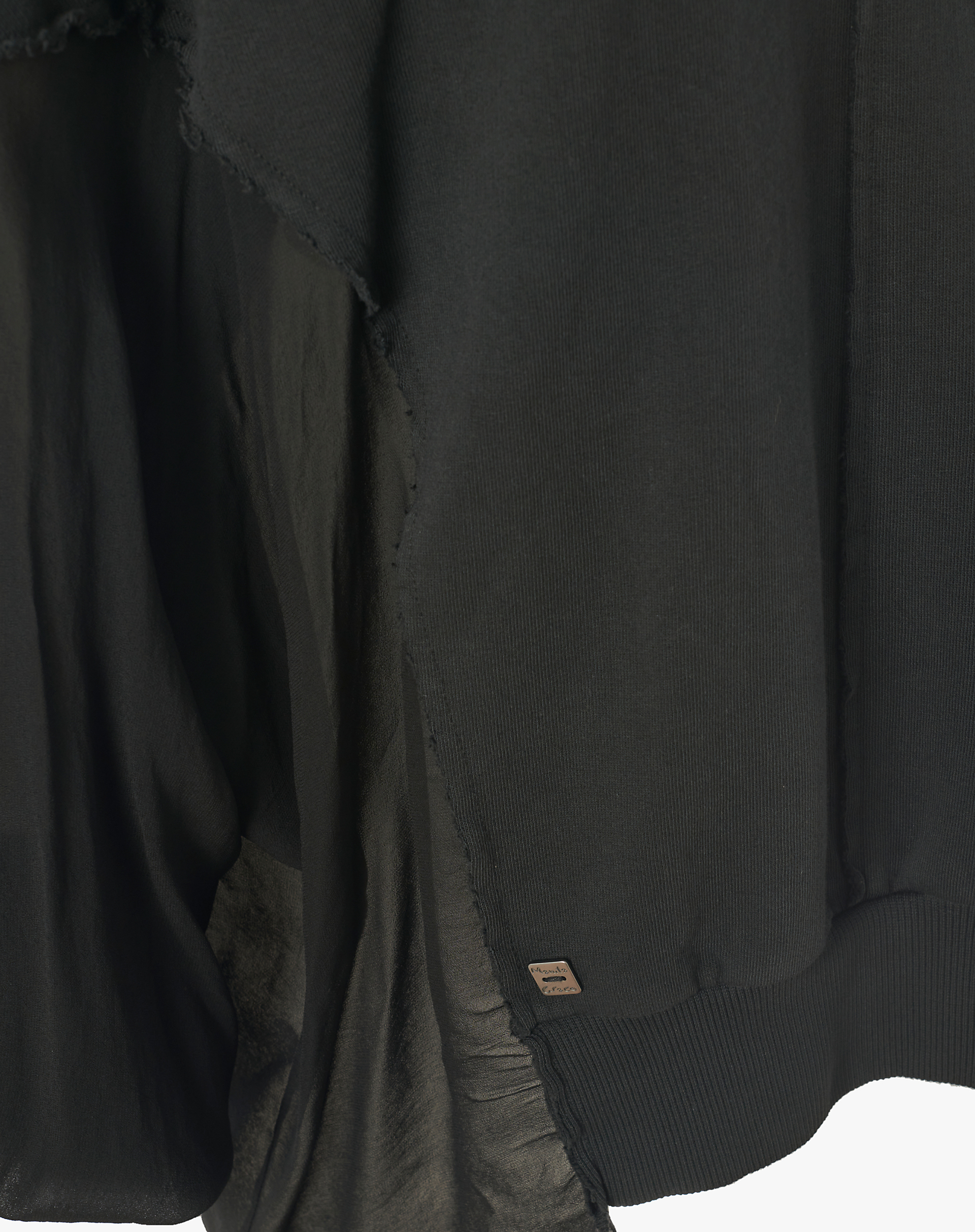 V-NECK SWEATSHIRT - BLACK - Manila Grace | Official Website