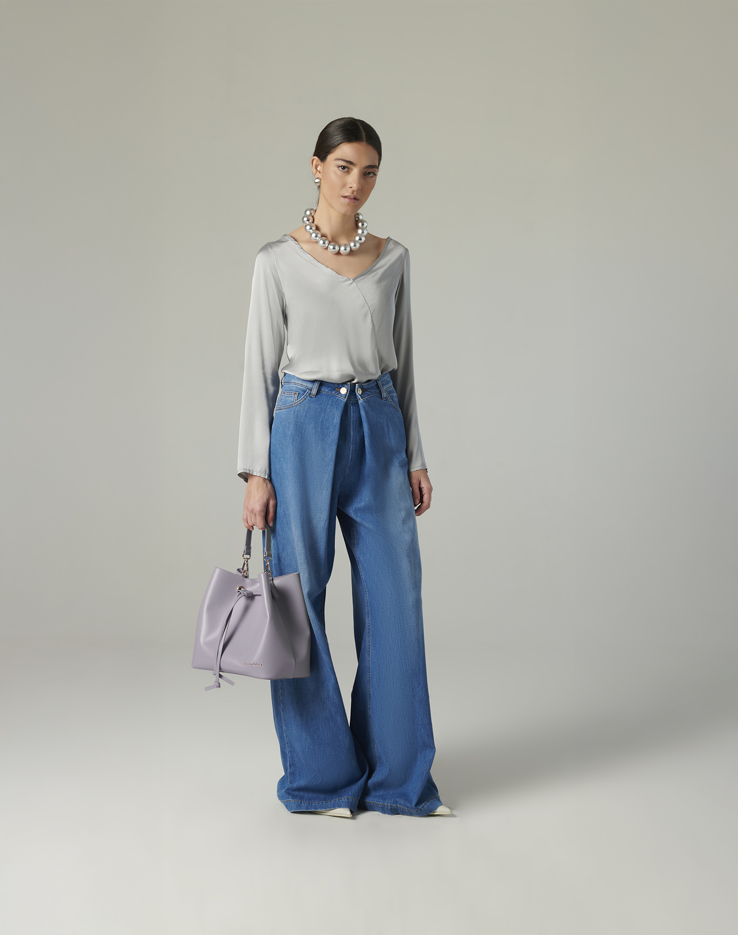 BLOUSE WITH V-NECK | Manila Grace