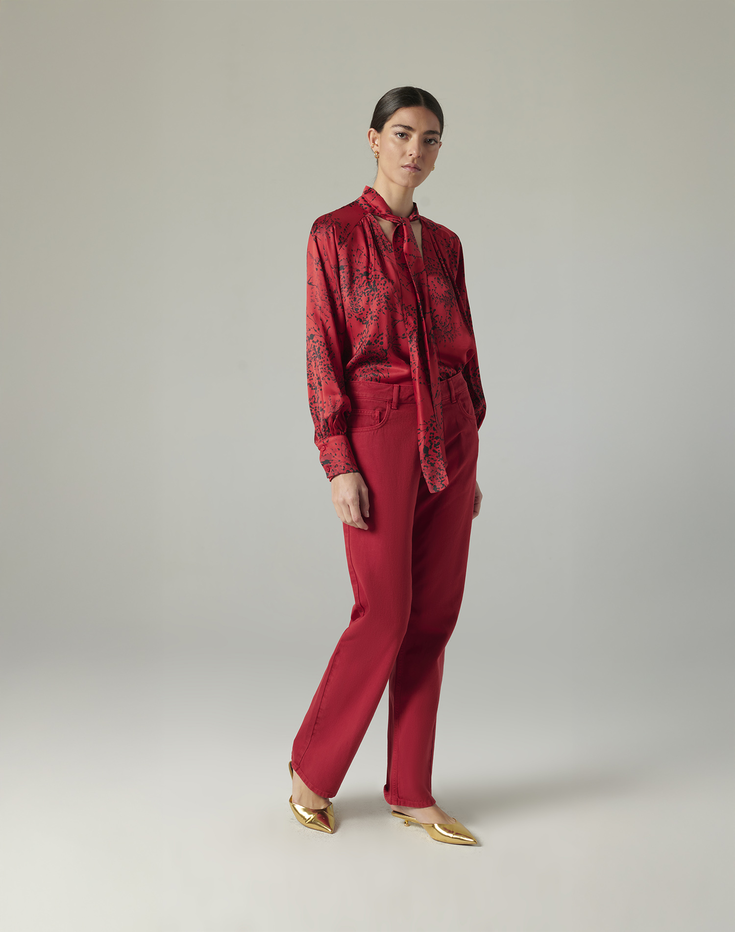 BLOUSE WITH NECKLINE | Manila Grace