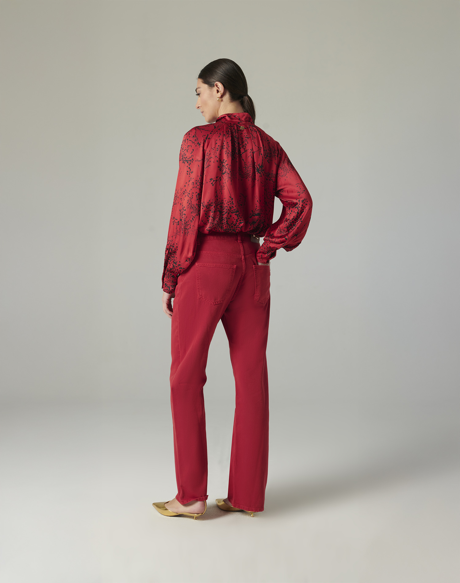 BLOUSE WITH NECKLINE | Manila Grace