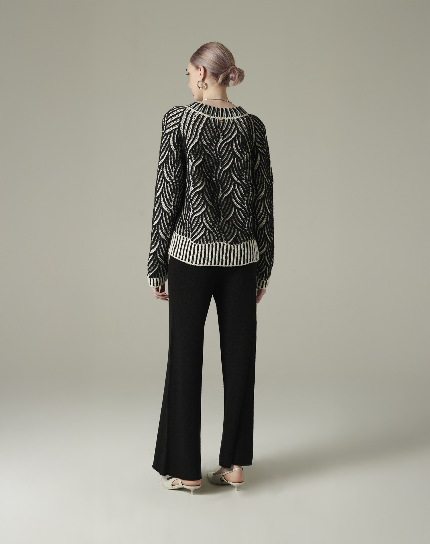 CARDIGAN WITH ABSTRACT PATTERNS | Manila Grace