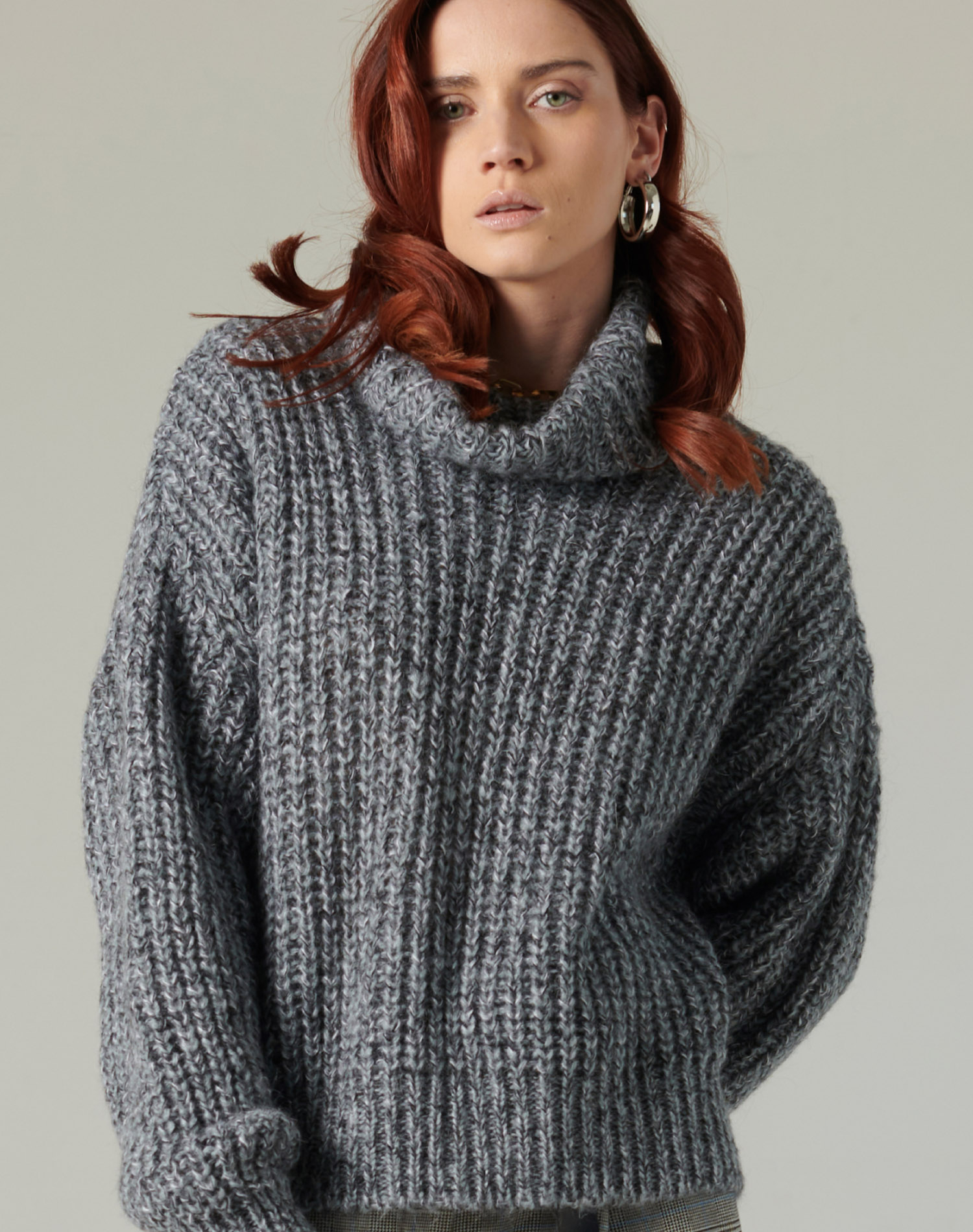 HIGH-NECK SWEATER | Manila Grace