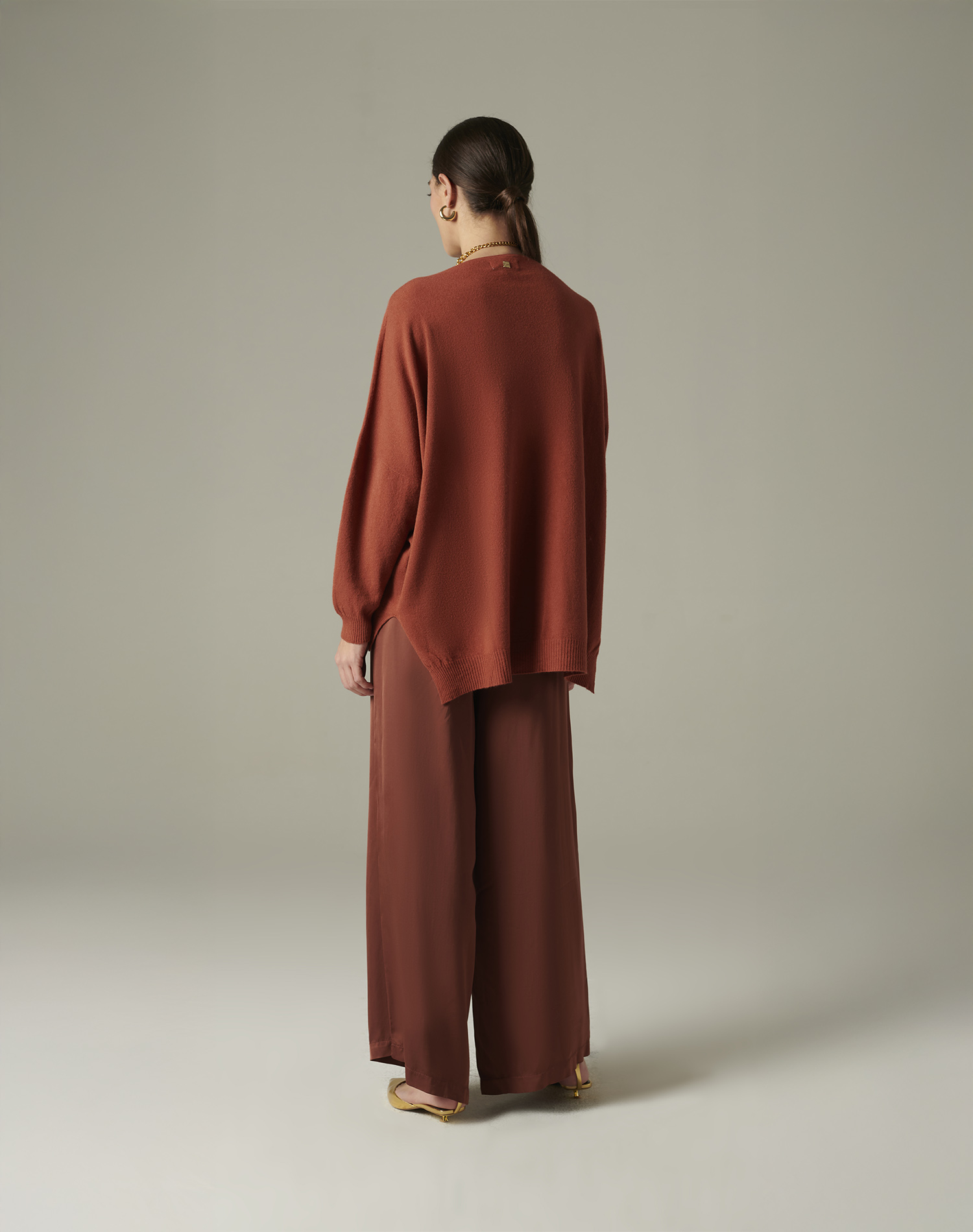 V-NECK SWEATER | Manila Grace