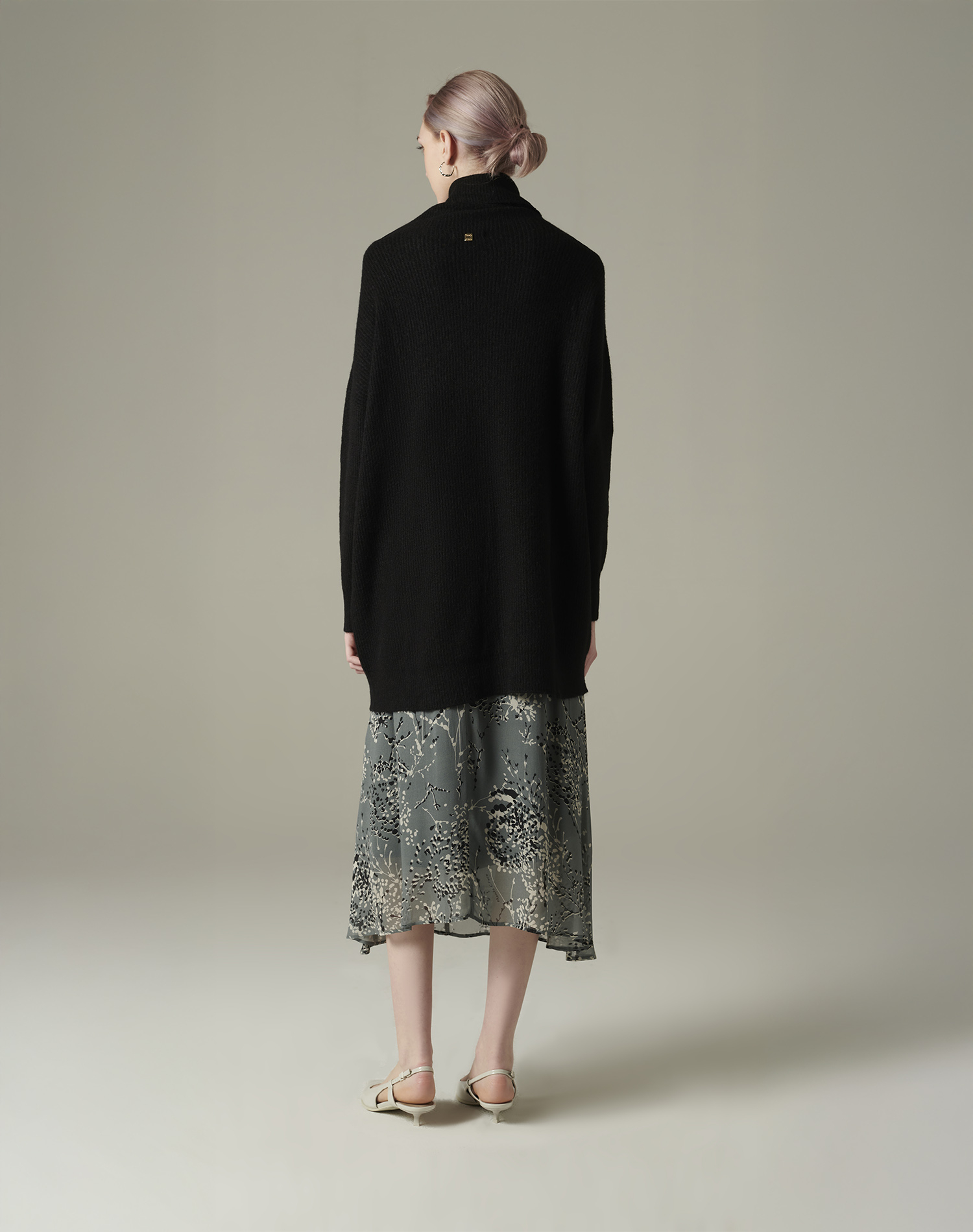 HIGH-NECK SWEATER | Manila Grace
