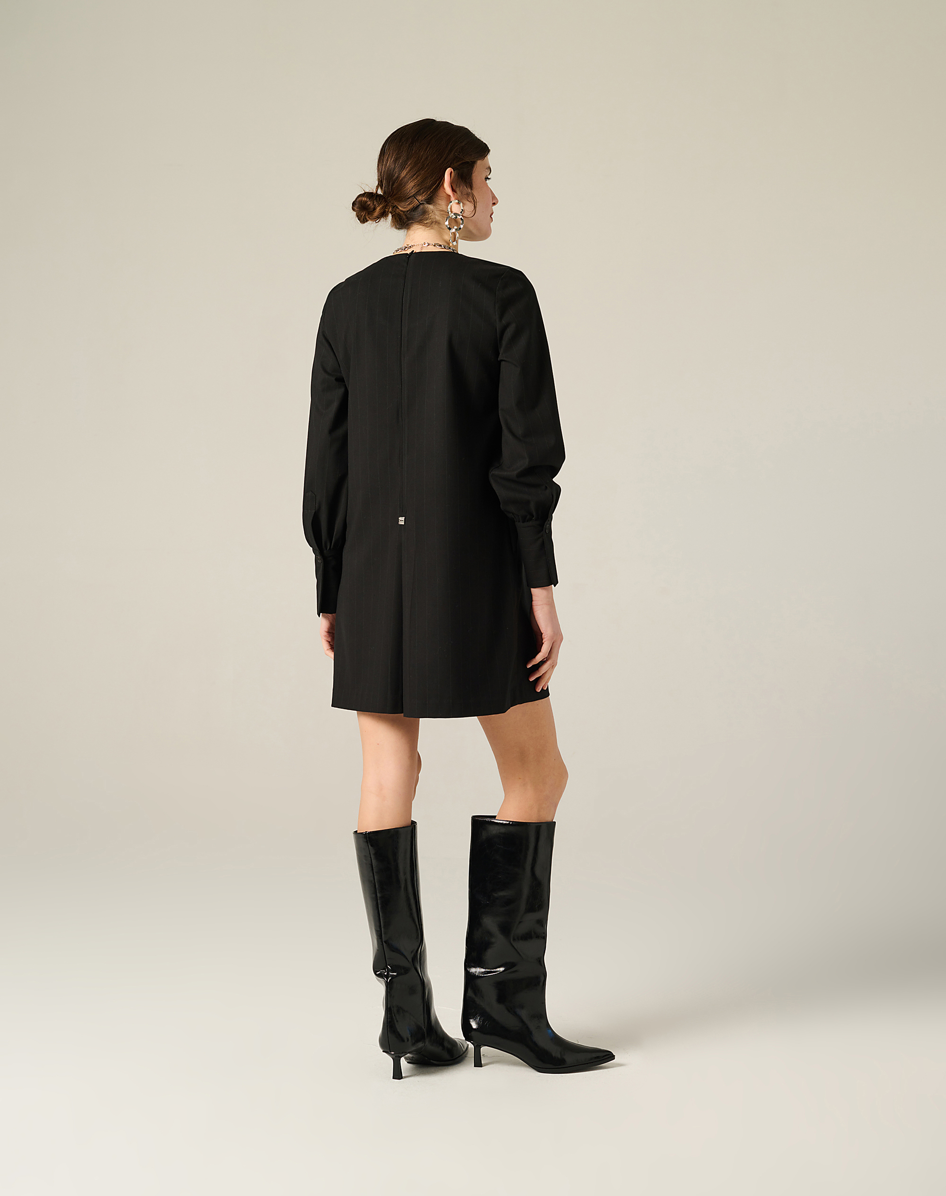 Short Dress In Fluid Fabric With Tailored Cuffs - BLACK - Manila Grace | Official Website