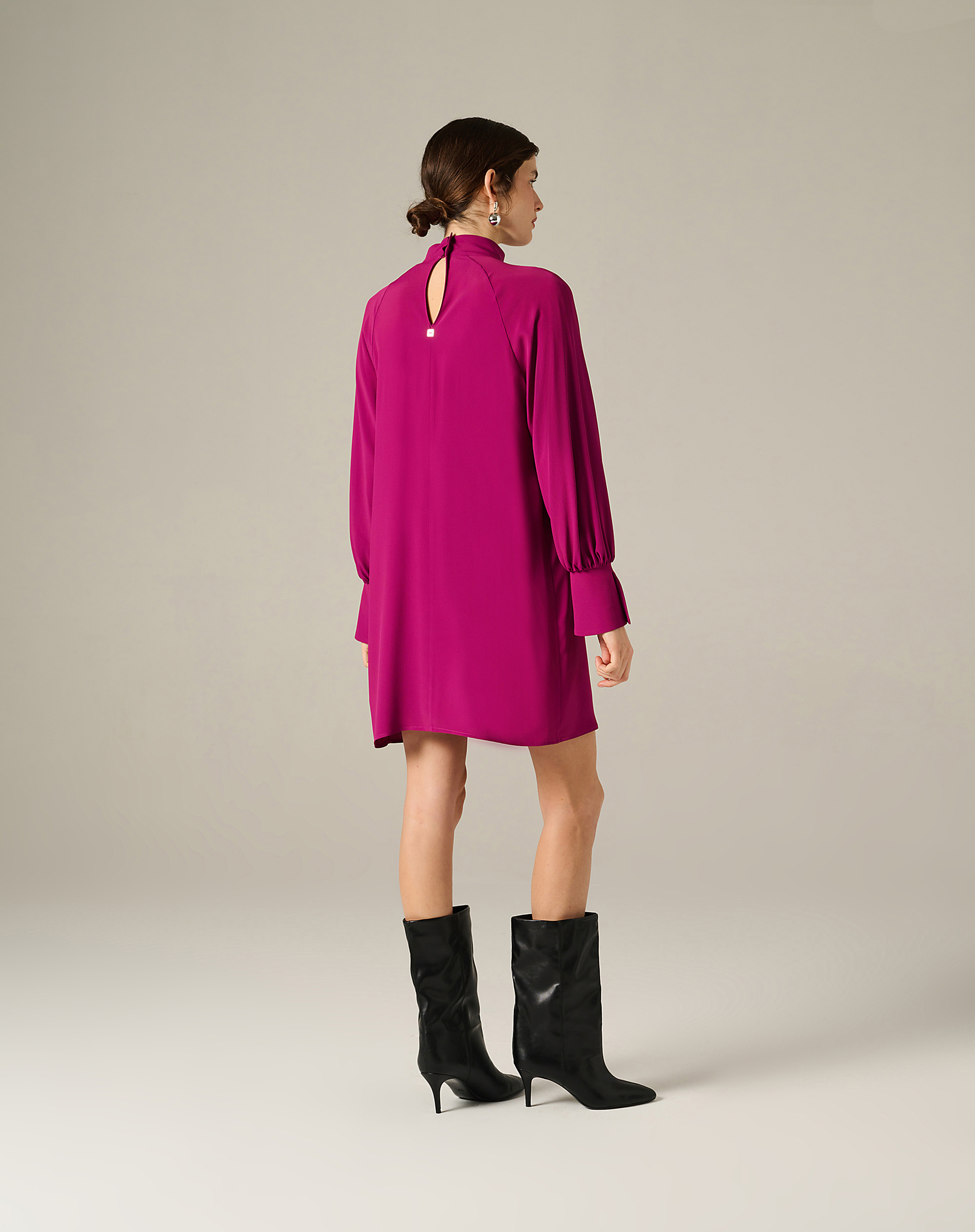 Flowy Short Dress With Gathered Neck And Wide Sleeves - MG523 - Manila Grace | Official Website