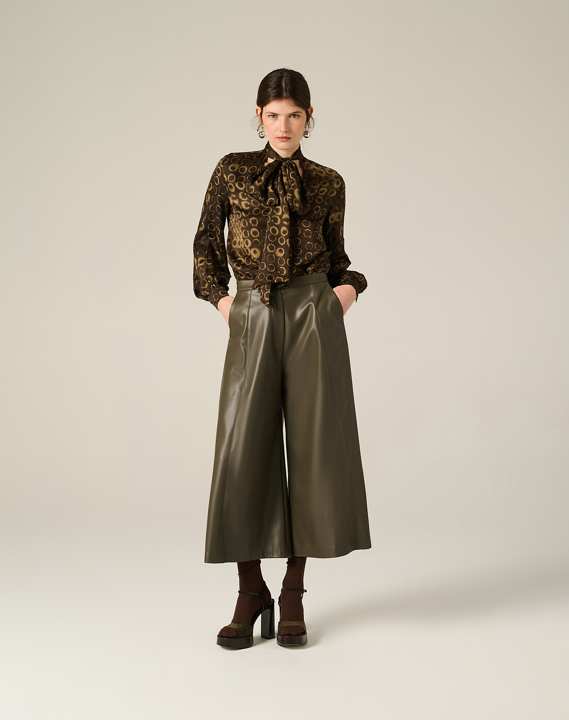 Satin Blouse With Optical Print And Bow At The Neck - MILITARY GREEN - Manila Grace | Official Website