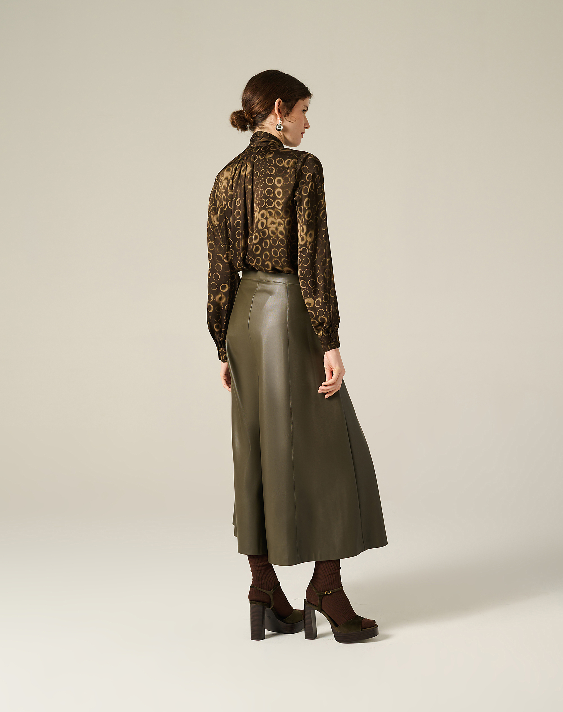 Satin Blouse With Optical Print And Bow At The Neck - MILITARY GREEN - Manila Grace | Official Website