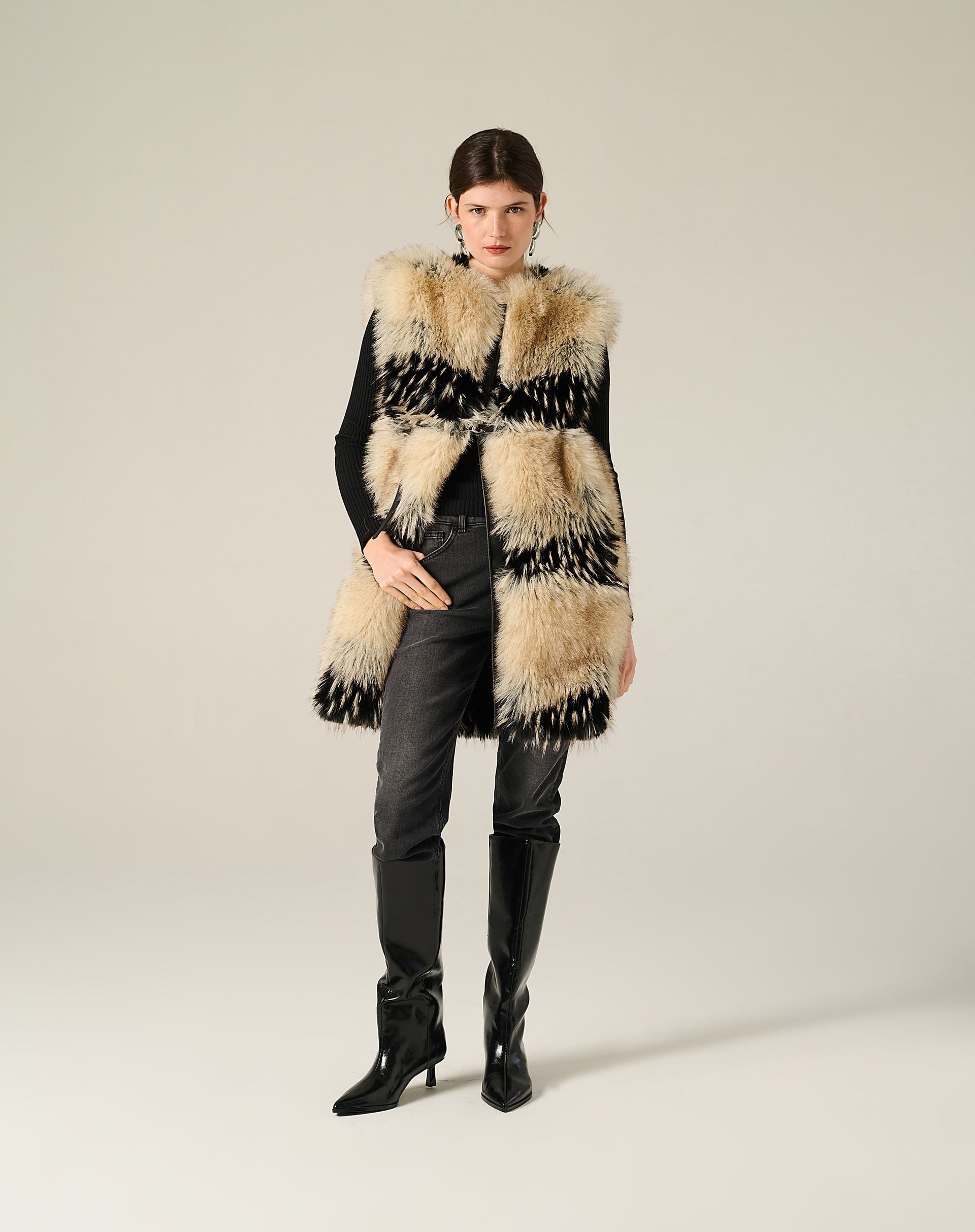 Long Faux Fur Vest With Color Blocks - OFF WHITE - Manila Grace | Official Website