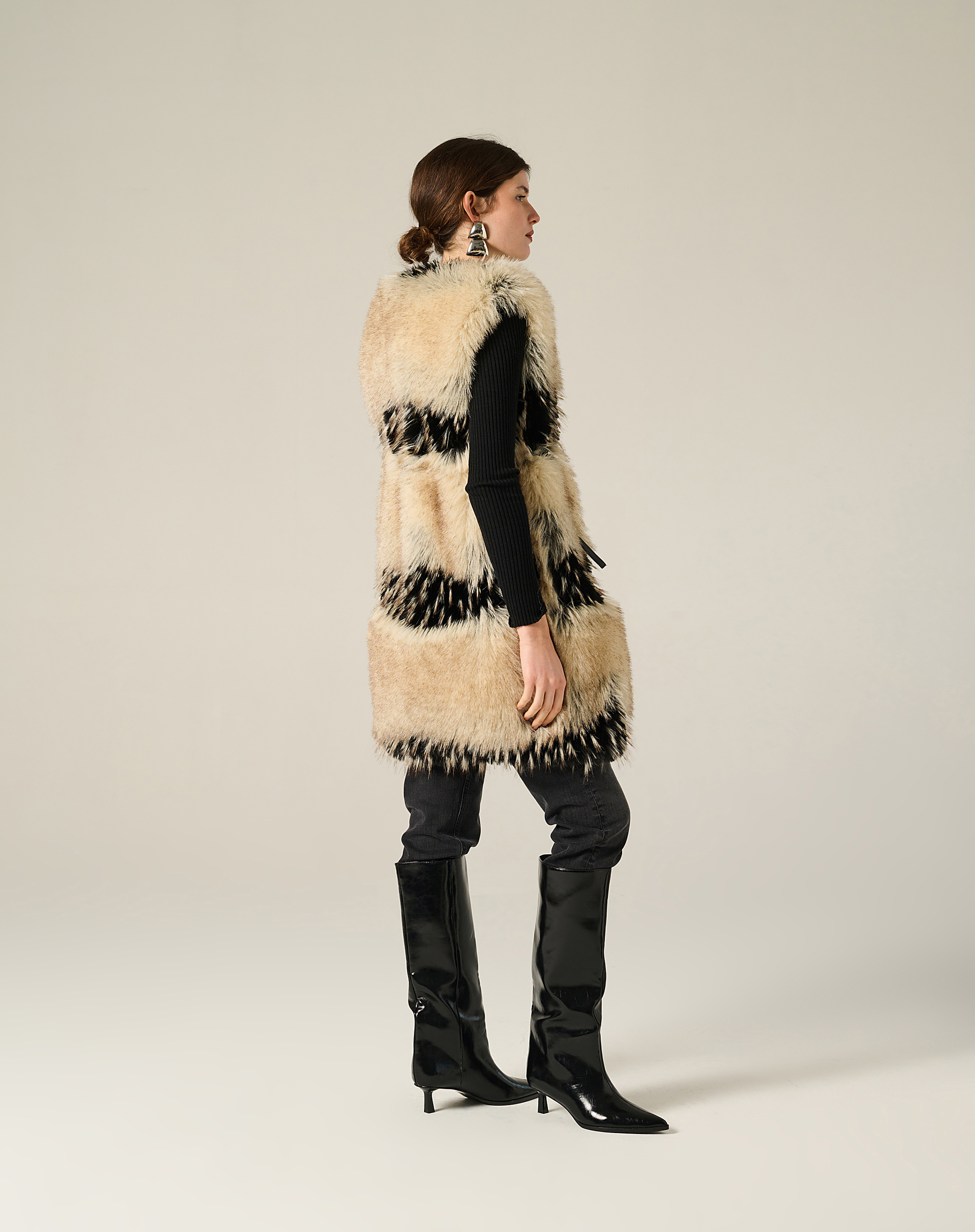 Long Faux Fur Vest With Color Blocks - OFF WHITE - Manila Grace | Official Website