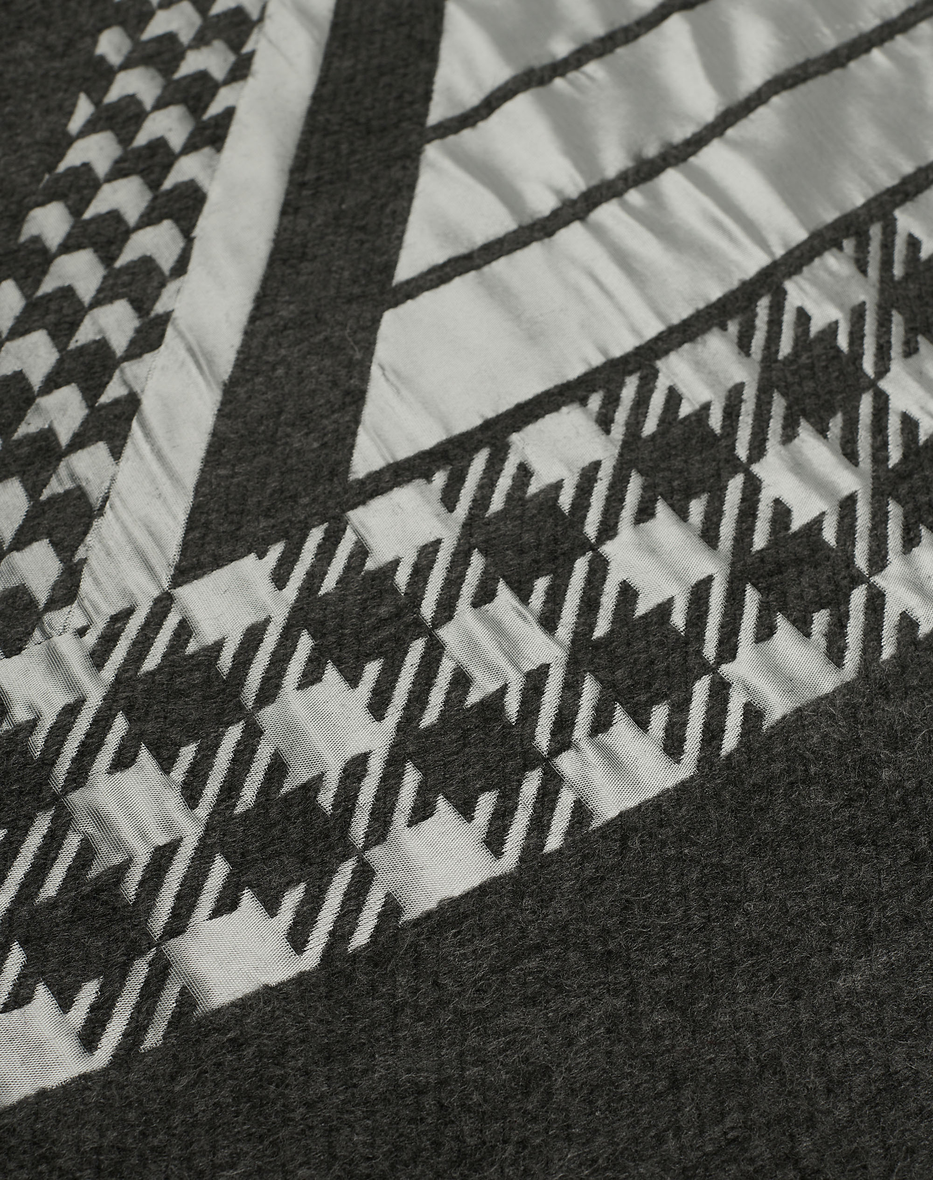 Geometric Scarf With All-Over Logo - MA642 - Manila Grace | Official Website