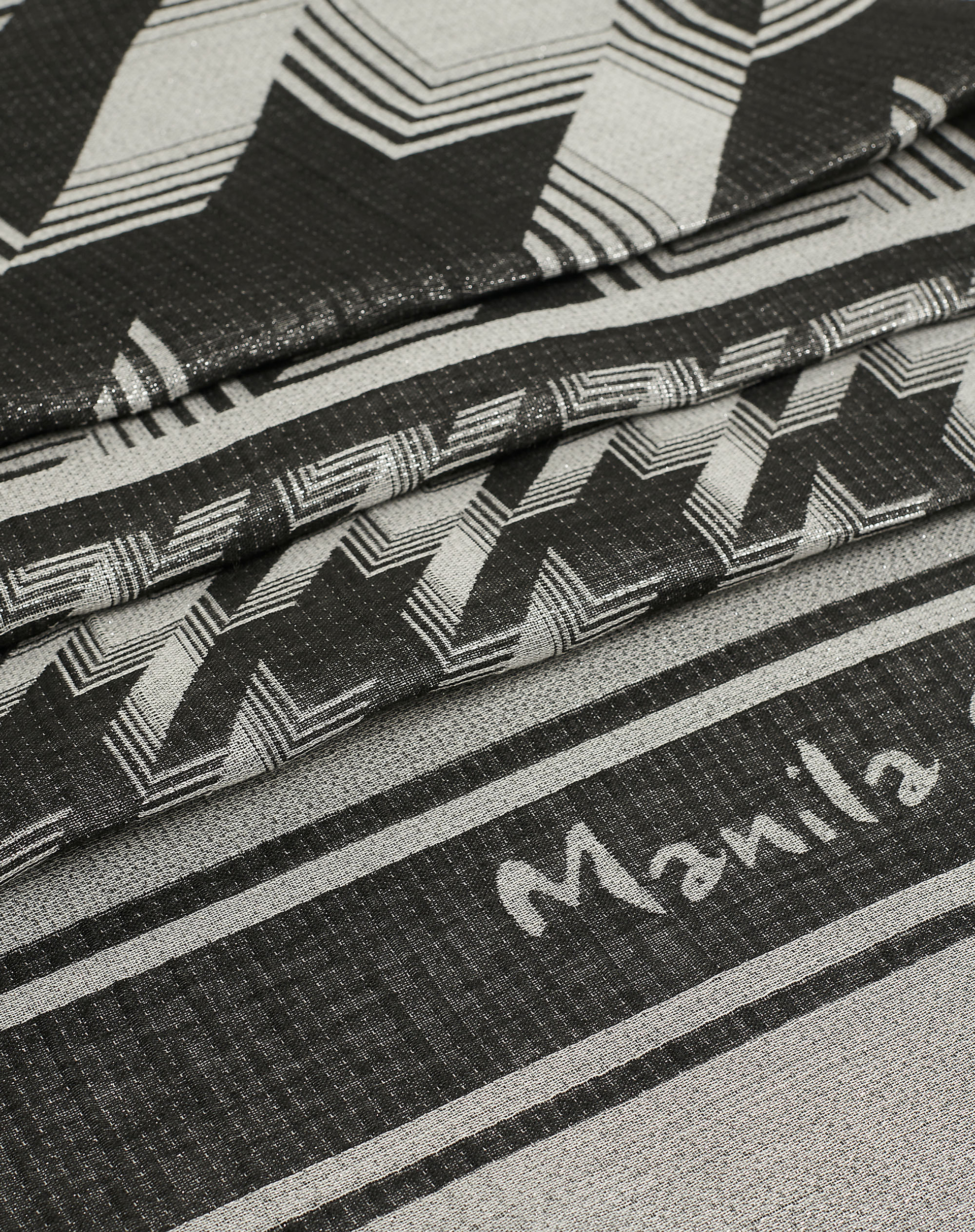 Two-Tone Houndstooth Jacquard Scarf - BLACK - Manila Grace | Official Website