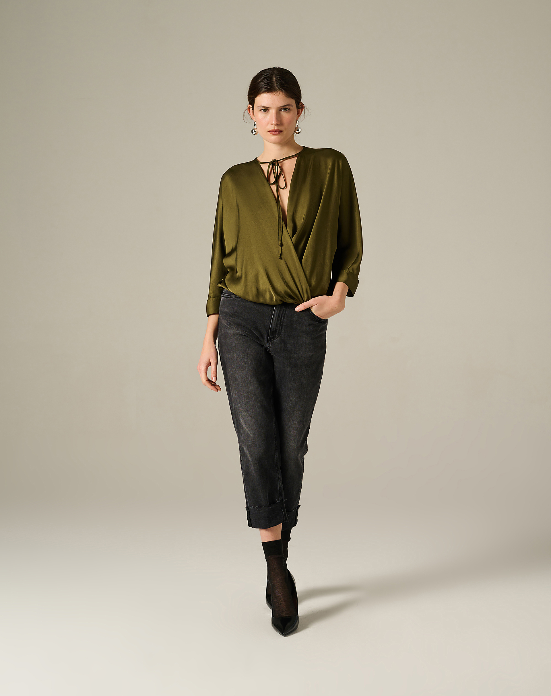 Black Cropped Jeans With Cuffs - MZ005 - Manila Grace | Official Website