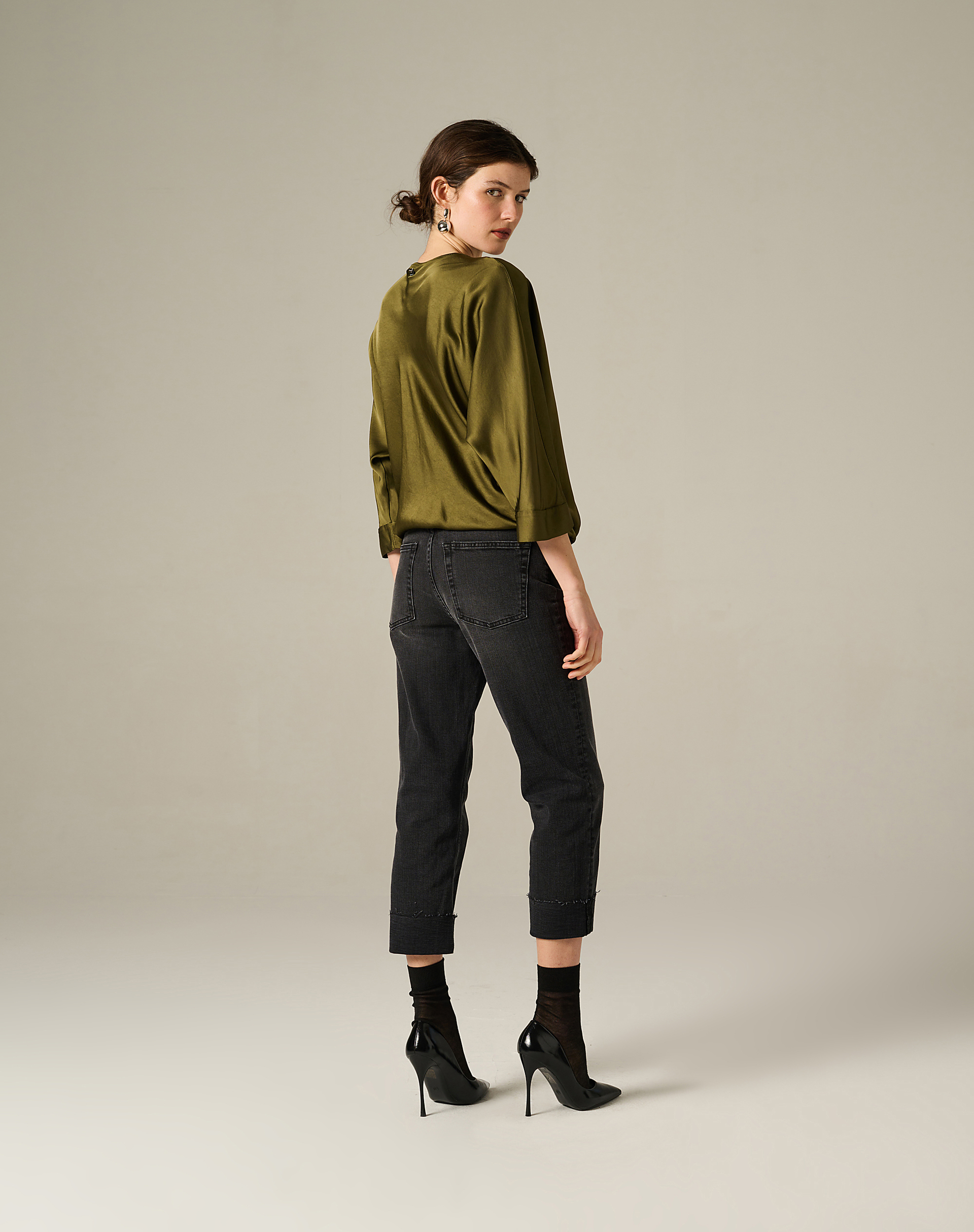 Black Cropped Jeans With Cuffs - MZ005 - Manila Grace | Official Website