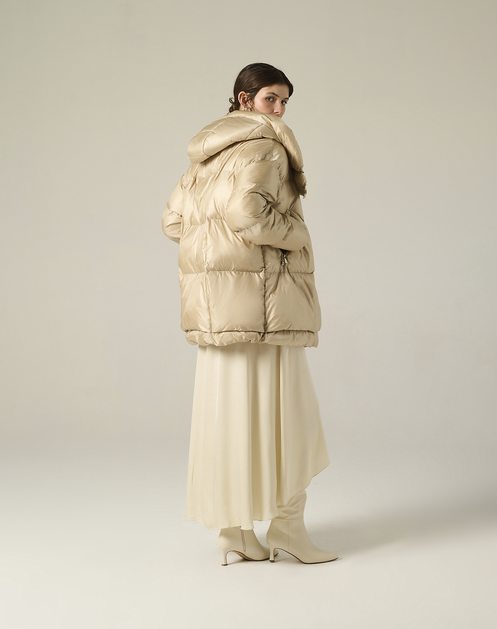 Sand Over Down Jacket With High Neck - MA649 - Manila Grace | Official Website