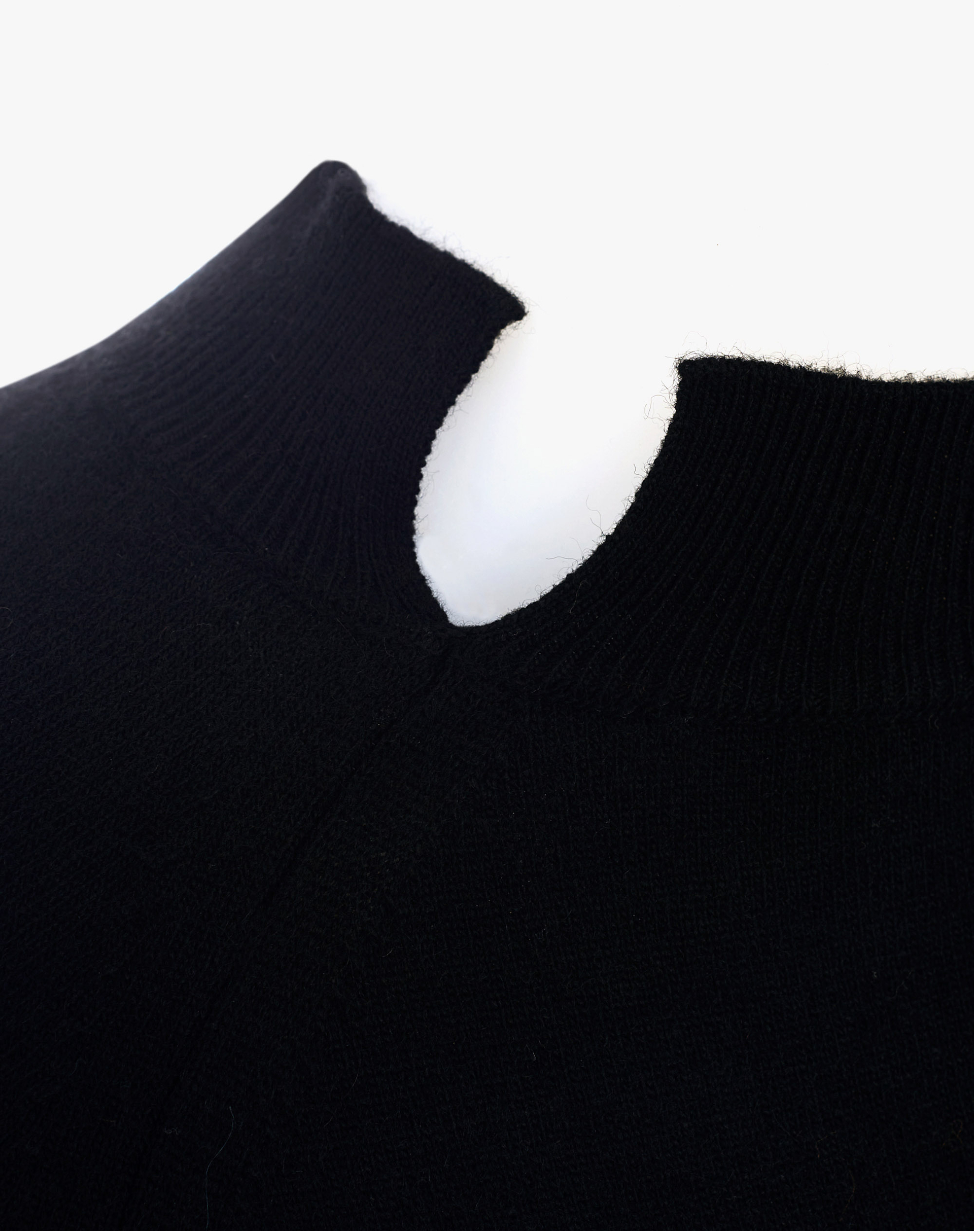 Wide Sweater With Split Pattern - BLACK - Manila Grace | Official Website