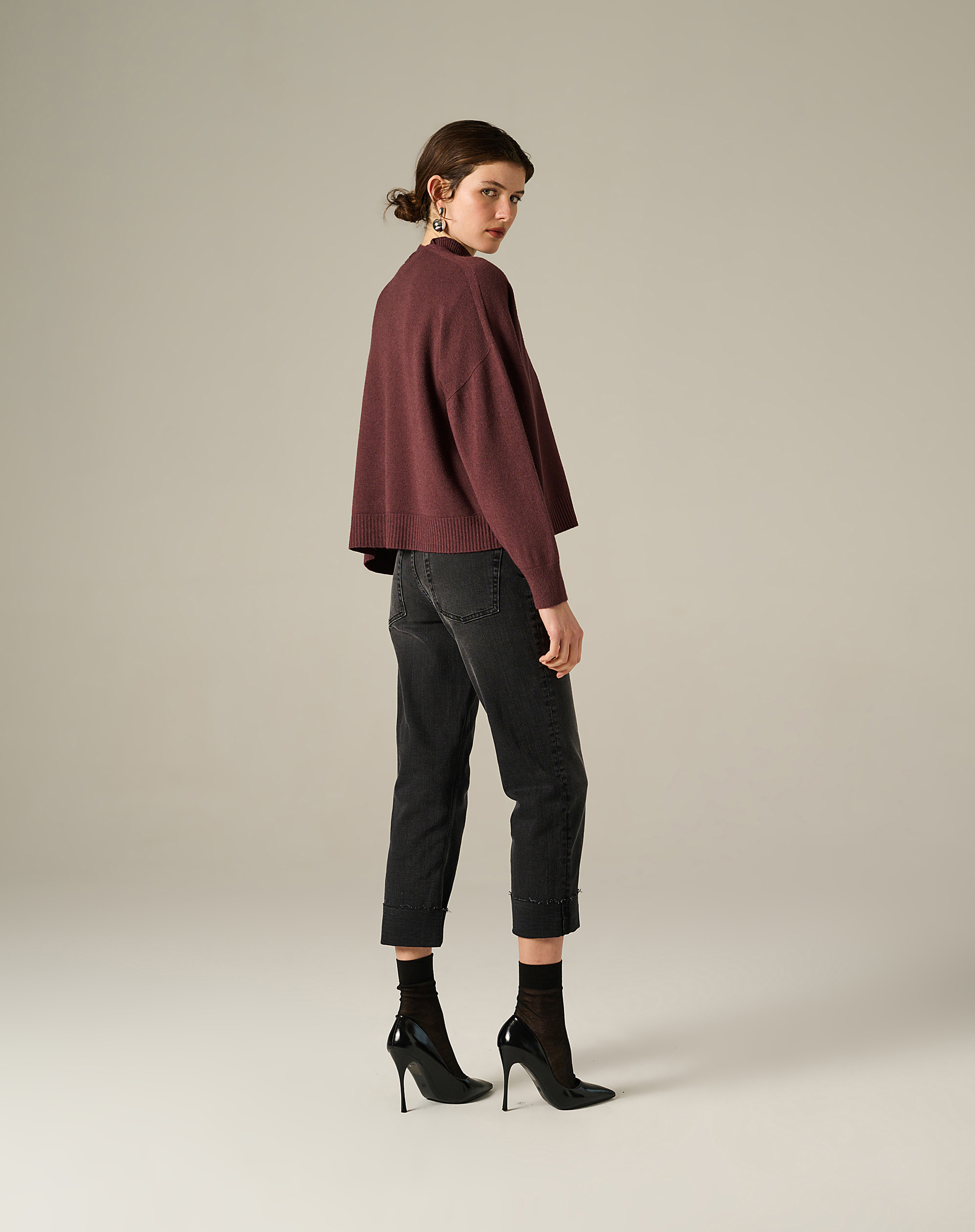 Short Cardigan With V-Neck And Buttons - MA646 - Manila Grace | Official Website