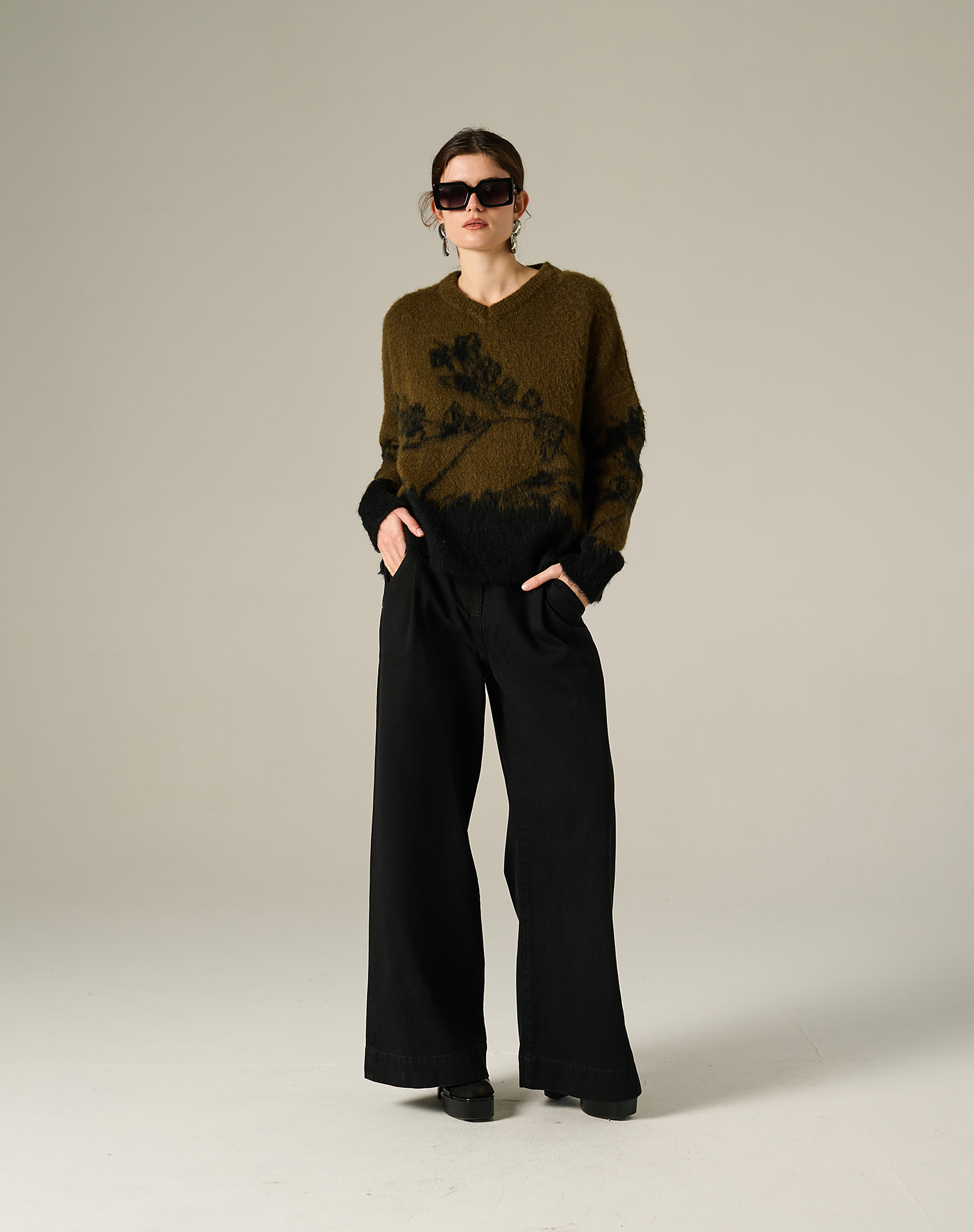 Jacquard Crop V-Neck Sweater - MILITARY GREEN - Manila Grace | Official Website