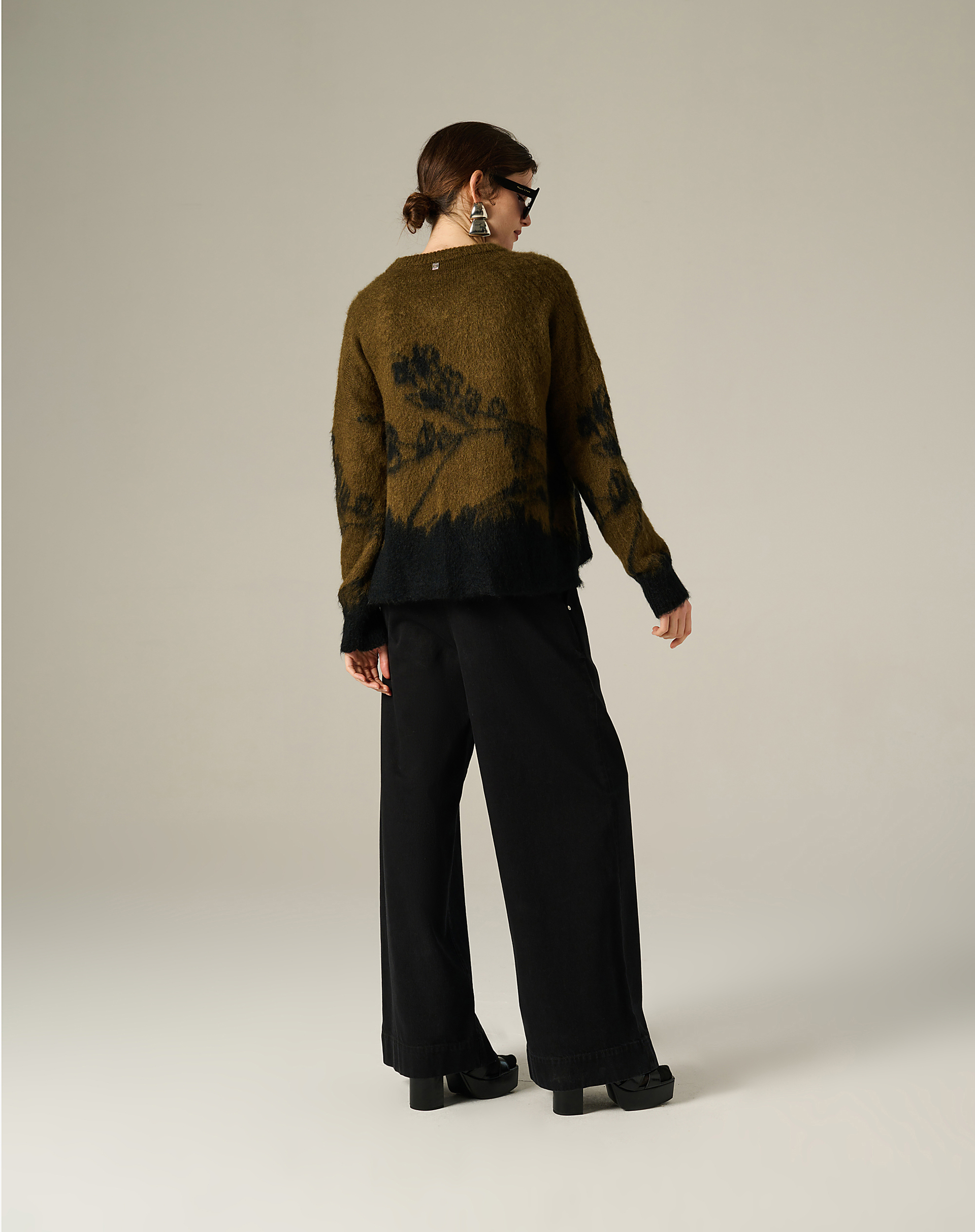 Jacquard Crop V-Neck Sweater - MILITARY GREEN - Manila Grace | Official Website
