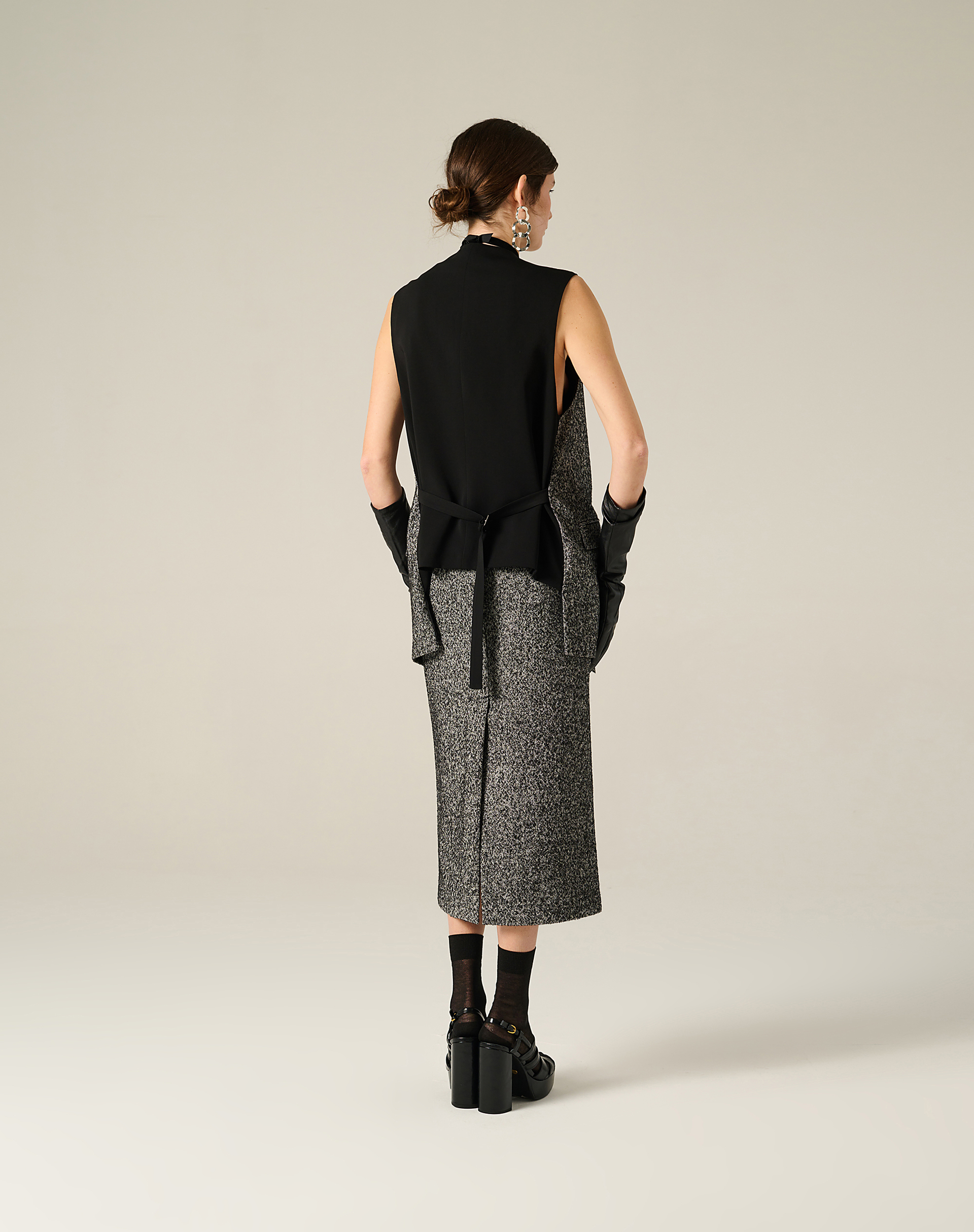Tweed Pencil Skirt With Rhinestone Appliques - BLACK - Manila Grace | Official Website