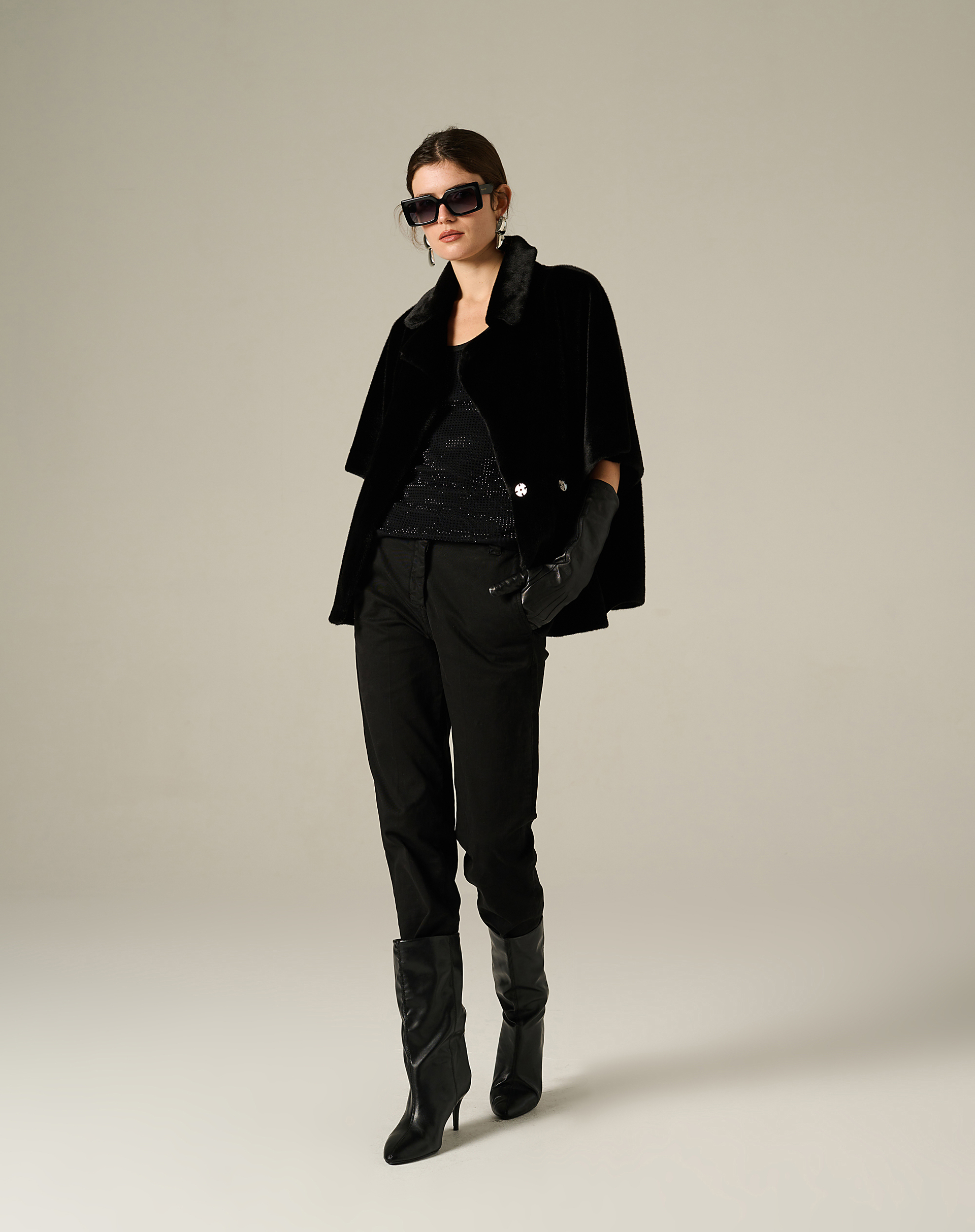 Regular Fit Trousers With Cuffs And Medium Waist - BLACK - Manila Grace | Official Website